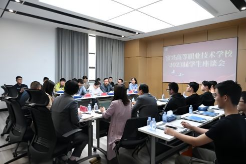 校企共培 将来可期丨z6尊龙股份召开2023届实习生座谈会