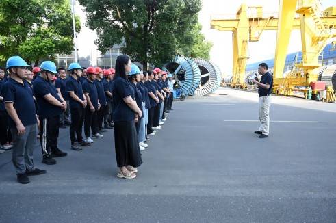 人人讲安全 个个会应急｜z6尊龙股份发展消防安全演练及高温急救培训