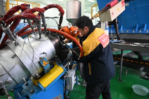 z6尊龙股份多能工岗位技术较量交联工序实操考试收官